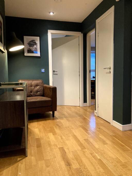 Апартаменти Stylish 2 Bed Accessible Flat Perfect Location Глазго Екстер'єр фото