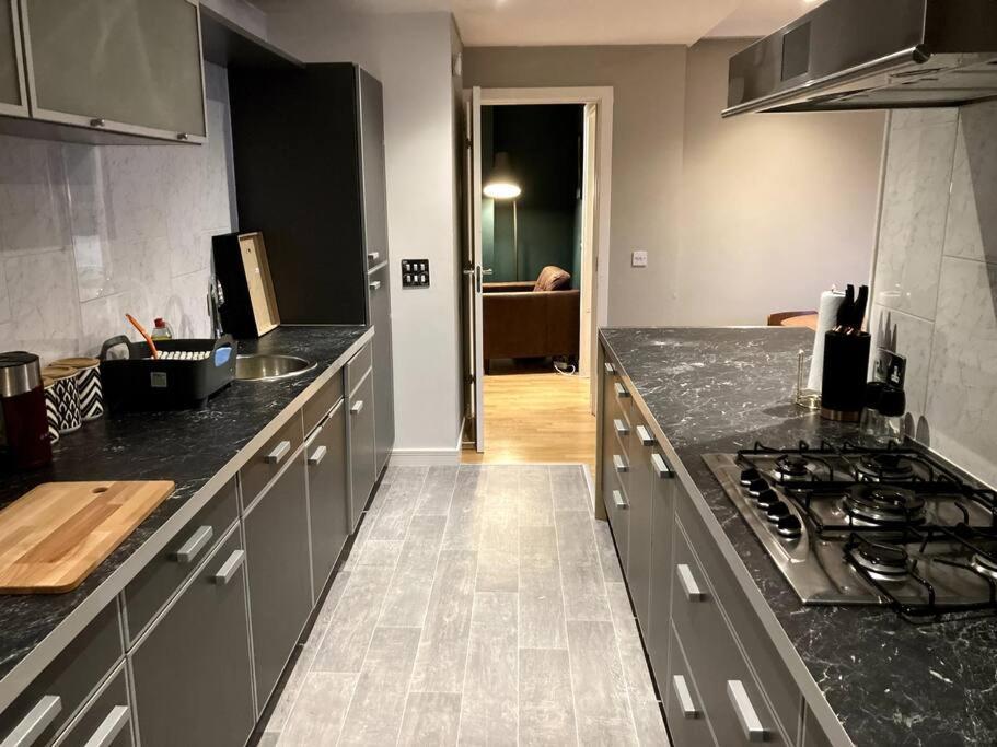 Апартаменти Stylish 2 Bed Accessible Flat Perfect Location Глазго Екстер'єр фото